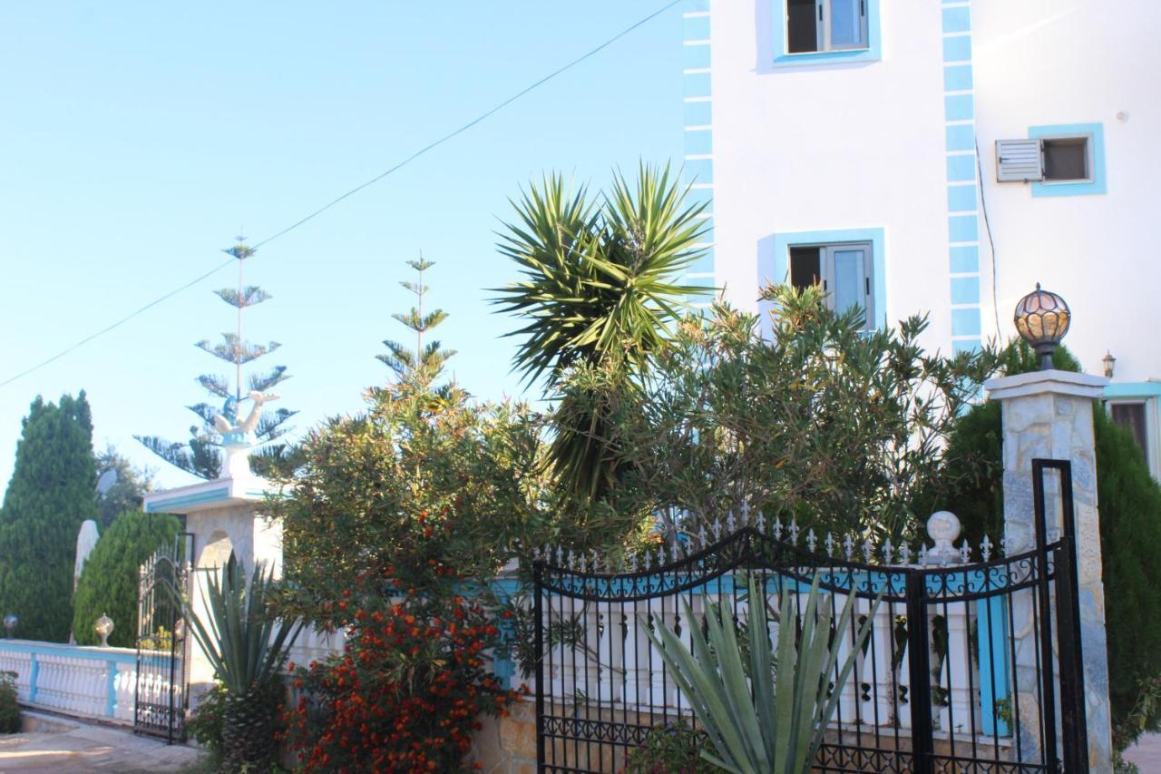 Hotel Esmeralda & Restaurant Ksamil