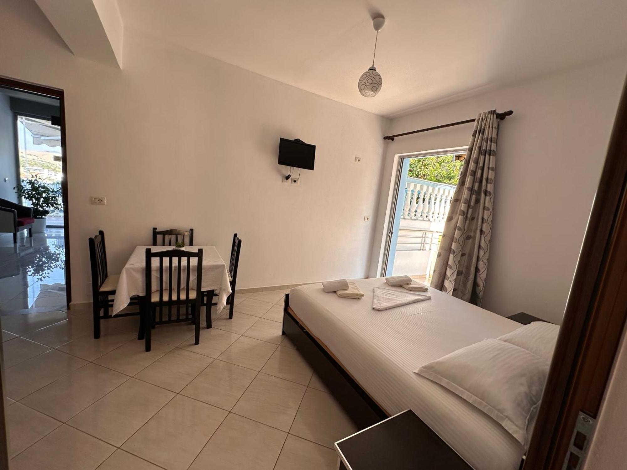 Esmeralda & Restaurant Hotel Ksamil