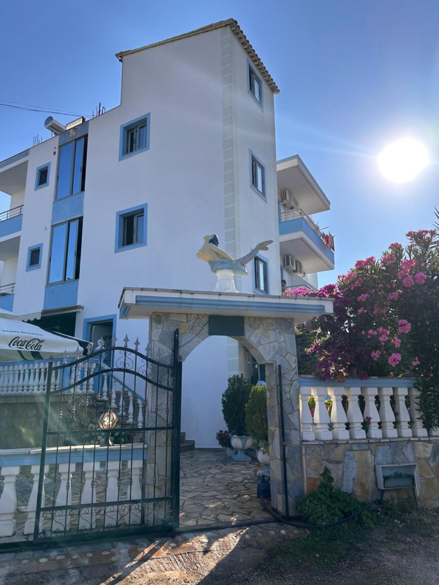 Esmeralda & Restaurant 2*