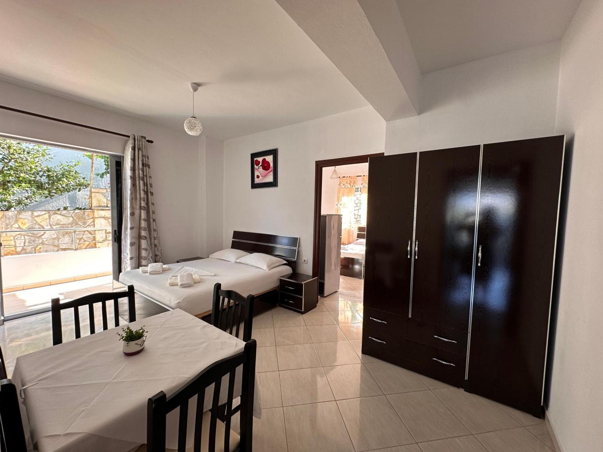 Esmeralda & Restaurant Hotel